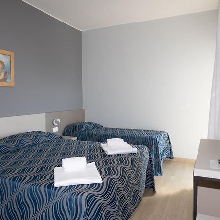 Hotel Nember Lido di Jesolo Buitenkant foto