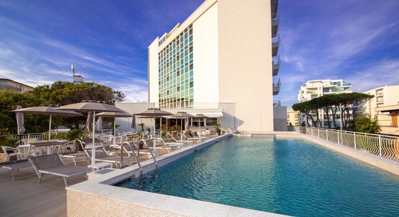 Hotel Nember Lido di Jesolo Buitenkant foto