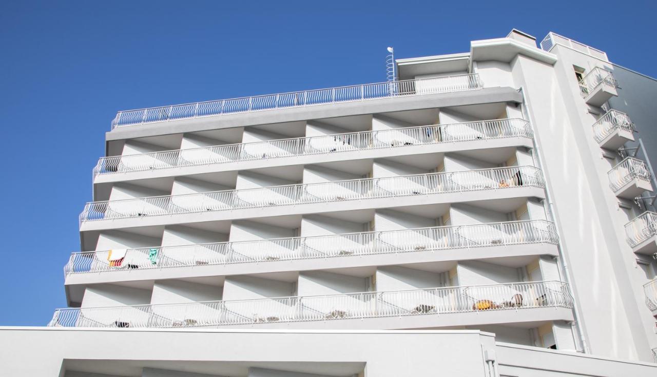 Hotel Nember Lido di Jesolo Buitenkant foto