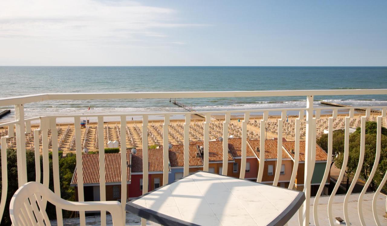 Hotel Nember Lido di Jesolo Buitenkant foto