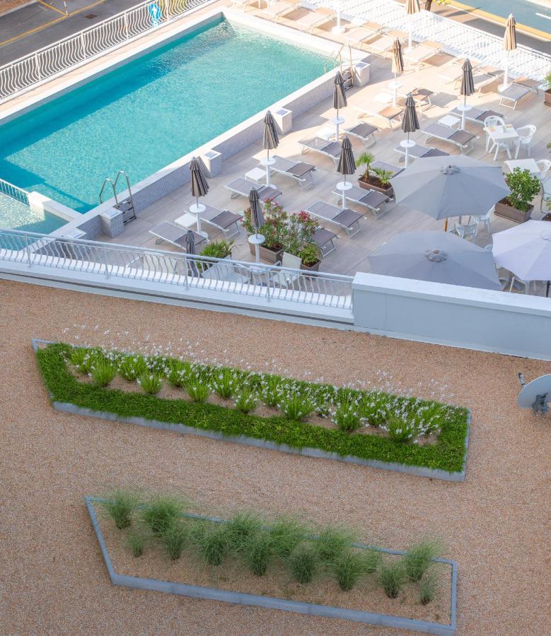 Hotel Nember Lido di Jesolo Buitenkant foto