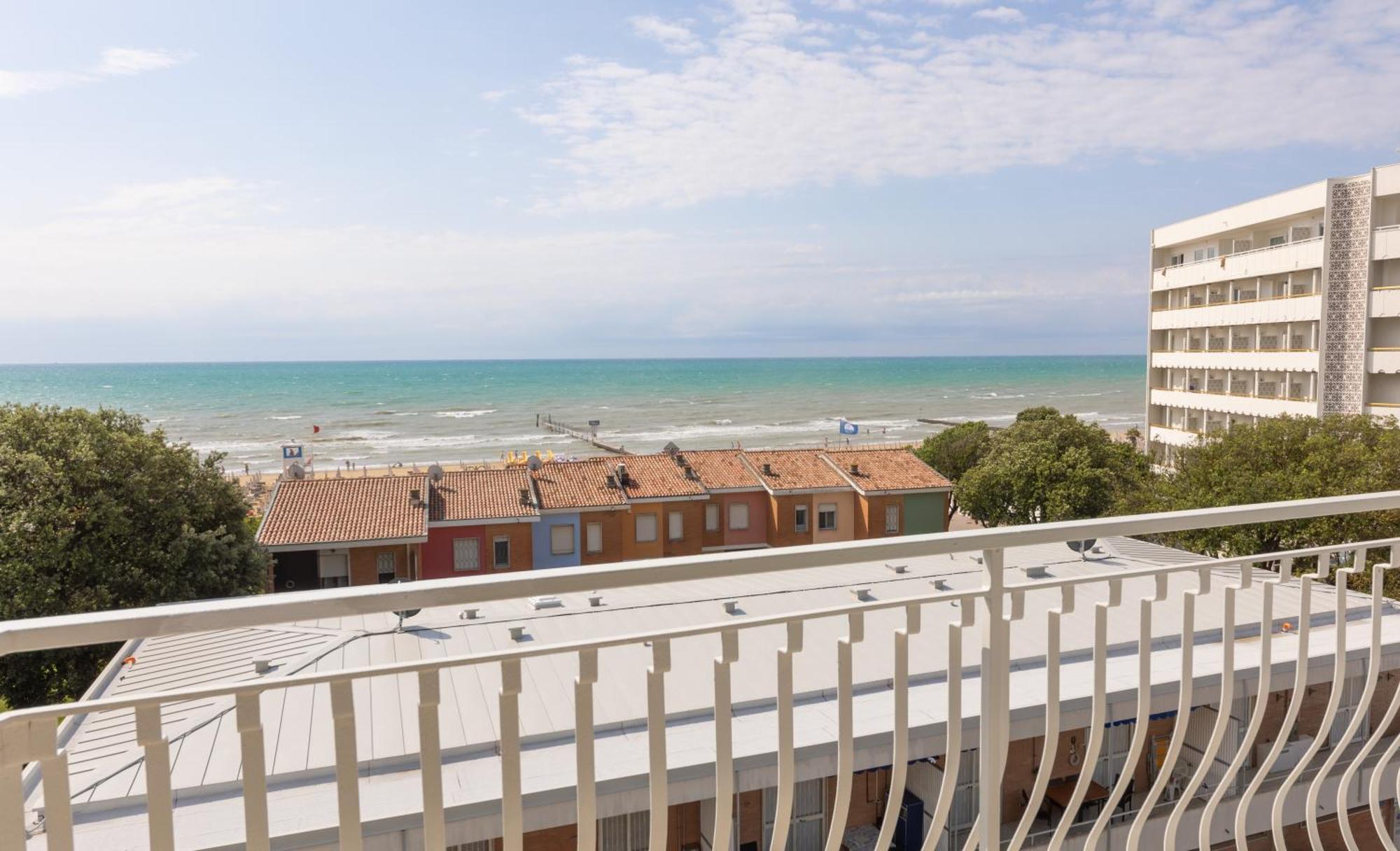 Hotel Nember Lido di Jesolo Buitenkant foto