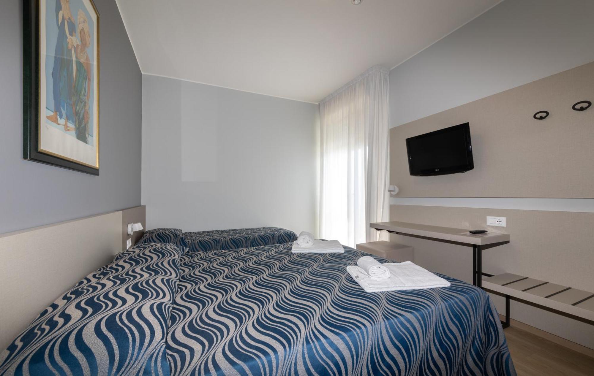Hotel Nember Lido di Jesolo Buitenkant foto