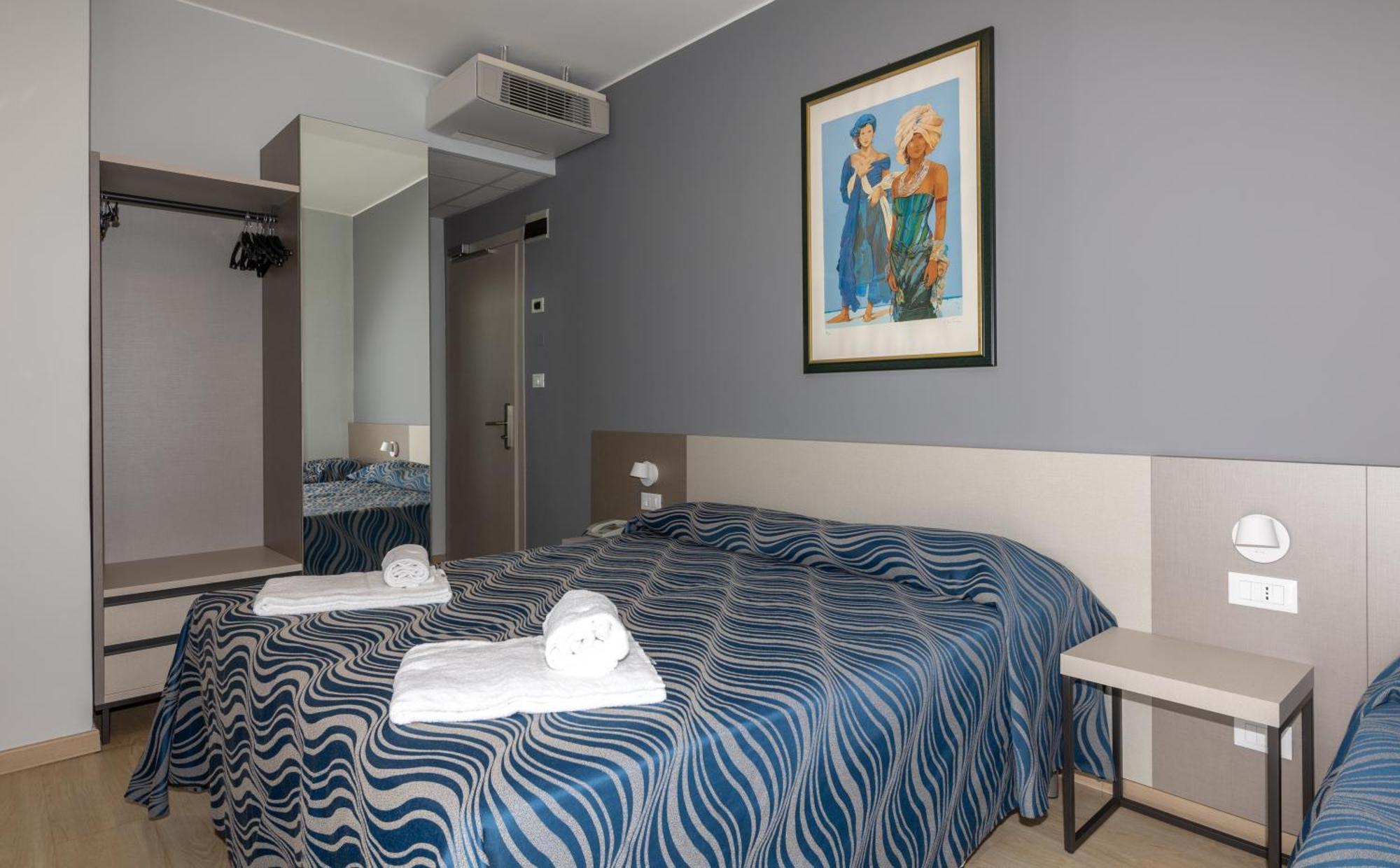 Hotel Nember Lido di Jesolo Buitenkant foto