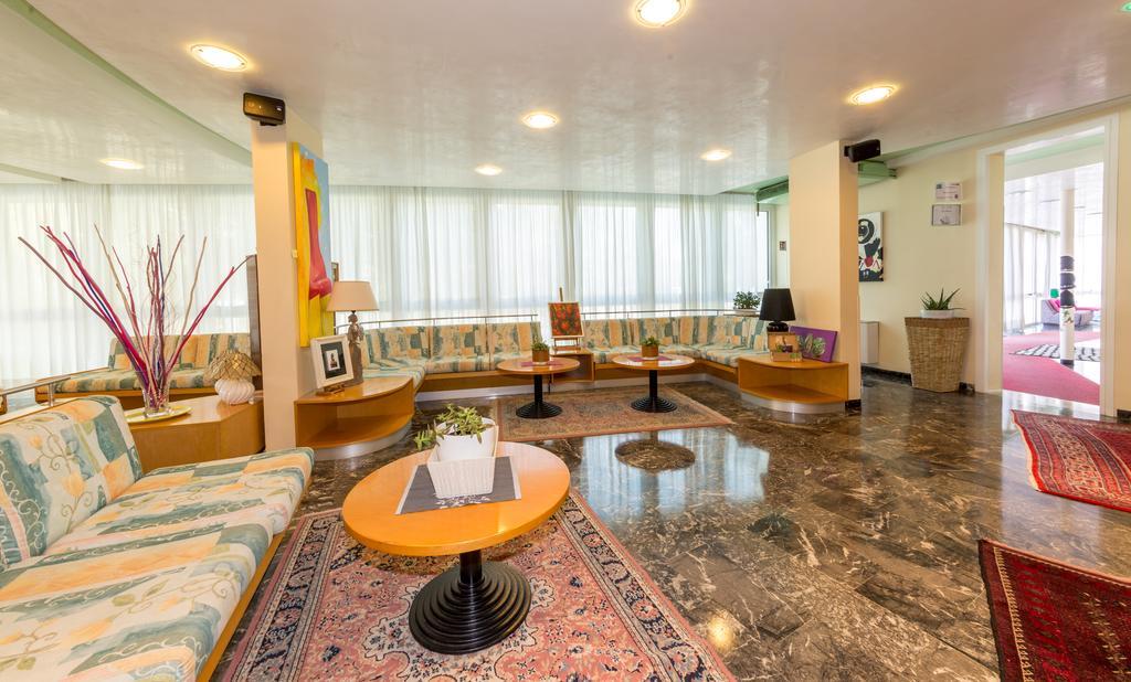 Hotel Nember Lido di Jesolo Buitenkant foto