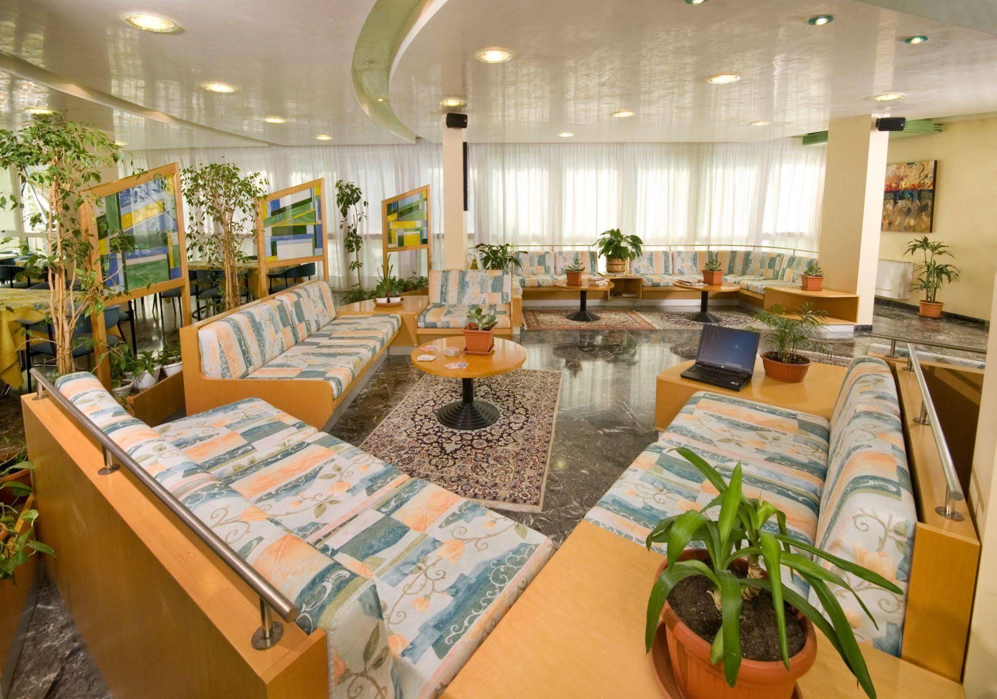 Hotel Nember Lido di Jesolo Buitenkant foto