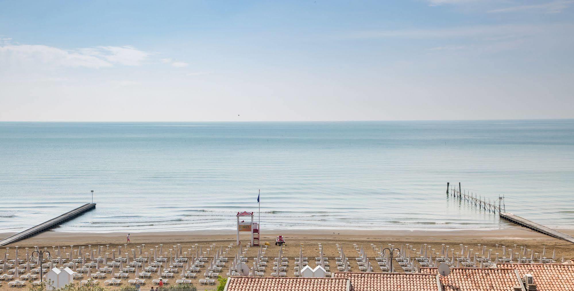 Hotel Nember Lido di Jesolo Buitenkant foto